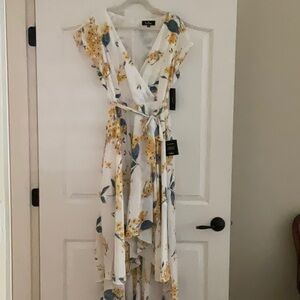 Beautiful Lulu dress with tags still attached.